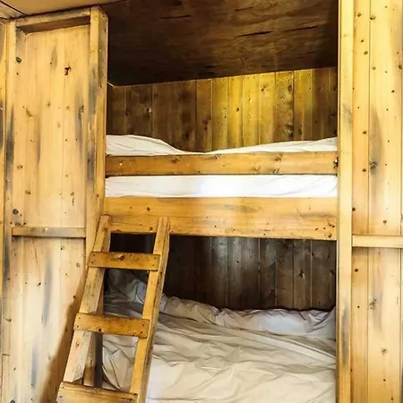 Деревянный коттедж Hoeve De Pippert *